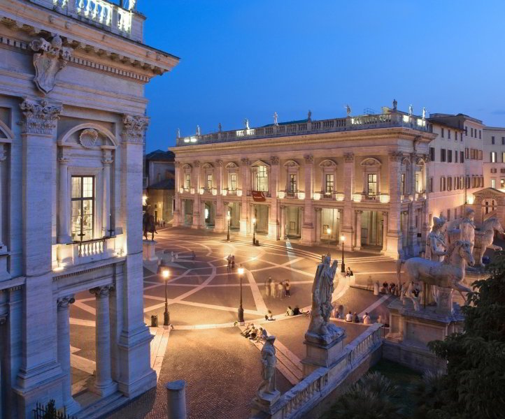 visita en Grupo de Roma por la noche