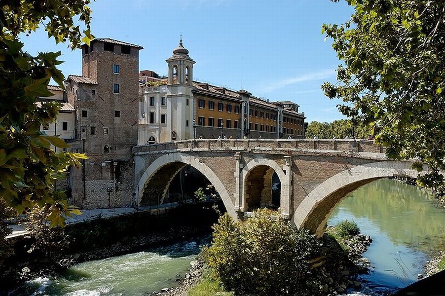 Isola Tiberina, Ponte Fabricio